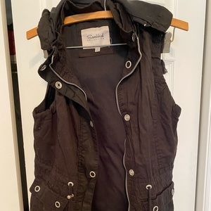 Snobbish ladies vest.  Size M. Black. Hooded